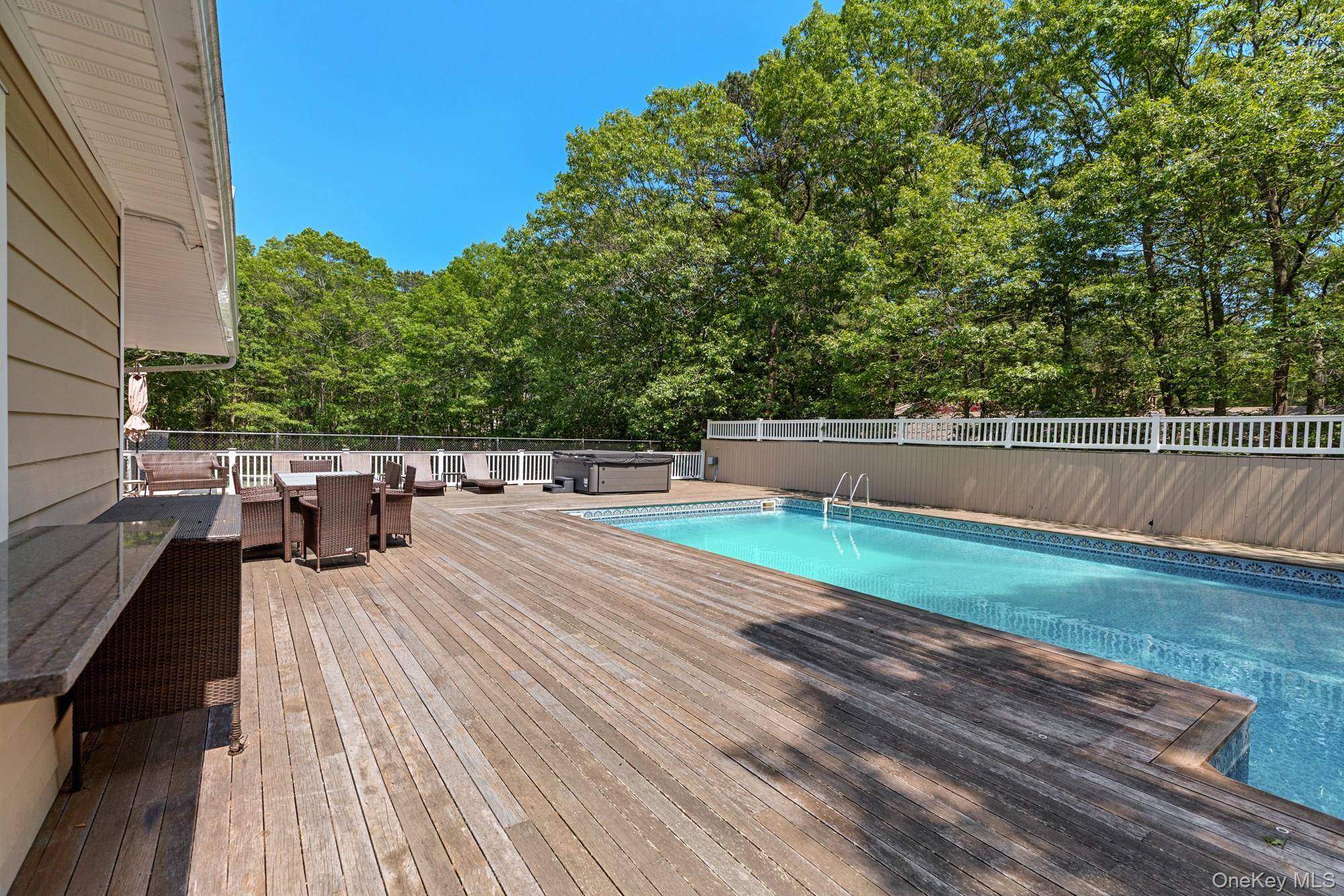 60 Quogue Riverhead RD, Quogue, NY 11959
