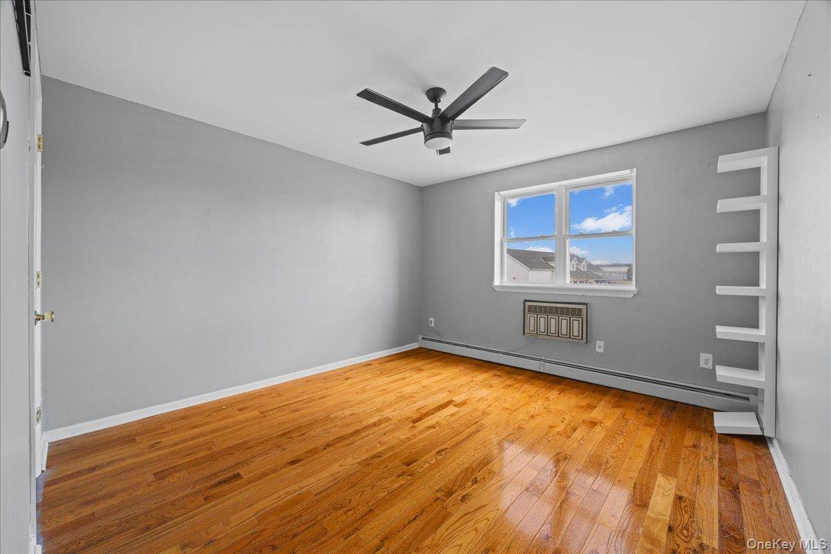 10 Pennyfield AVE #8B, Bronx, NY 10465