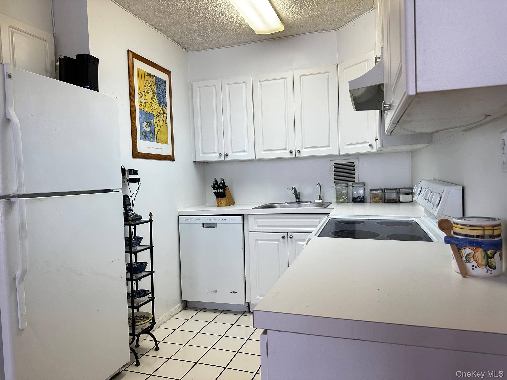 162-30 Powells Cove BLVD #2D, Beechhurst, NY 11357