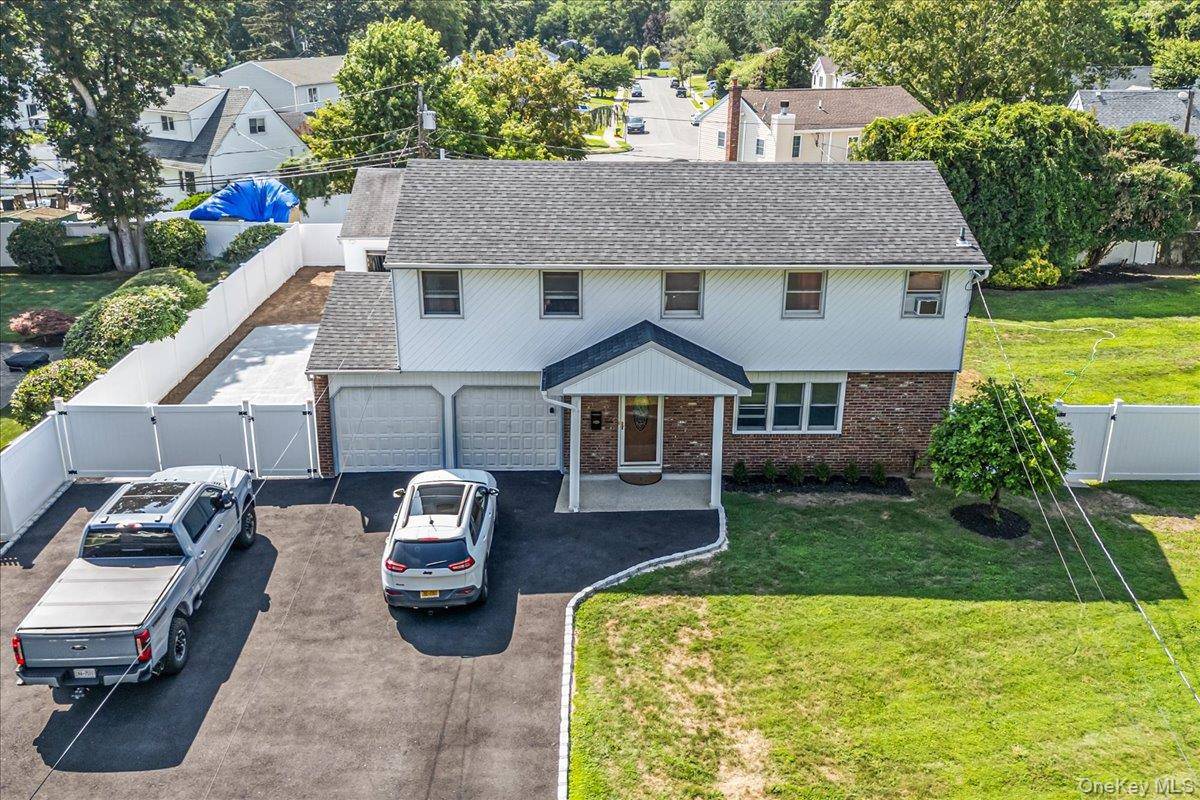 61 Andover DR, Deer Park, NY 11729