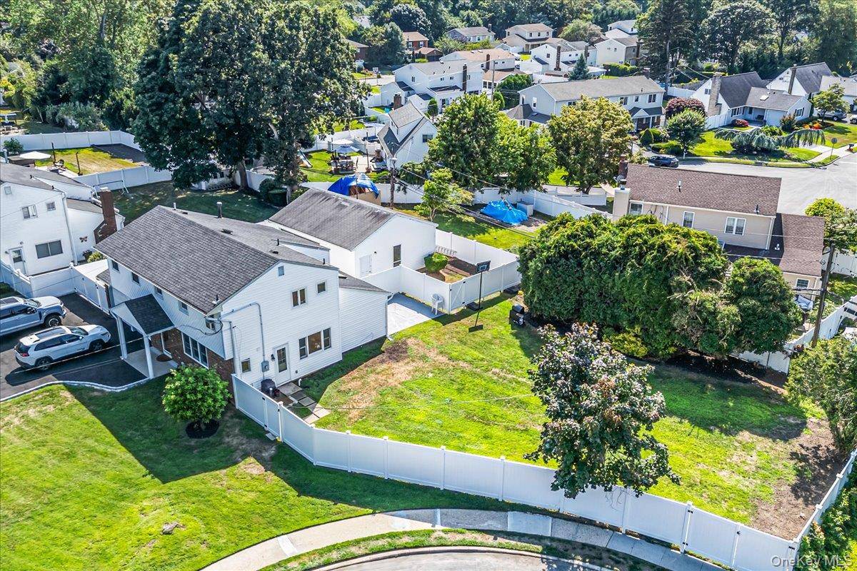 61 Andover DR, Deer Park, NY 11729