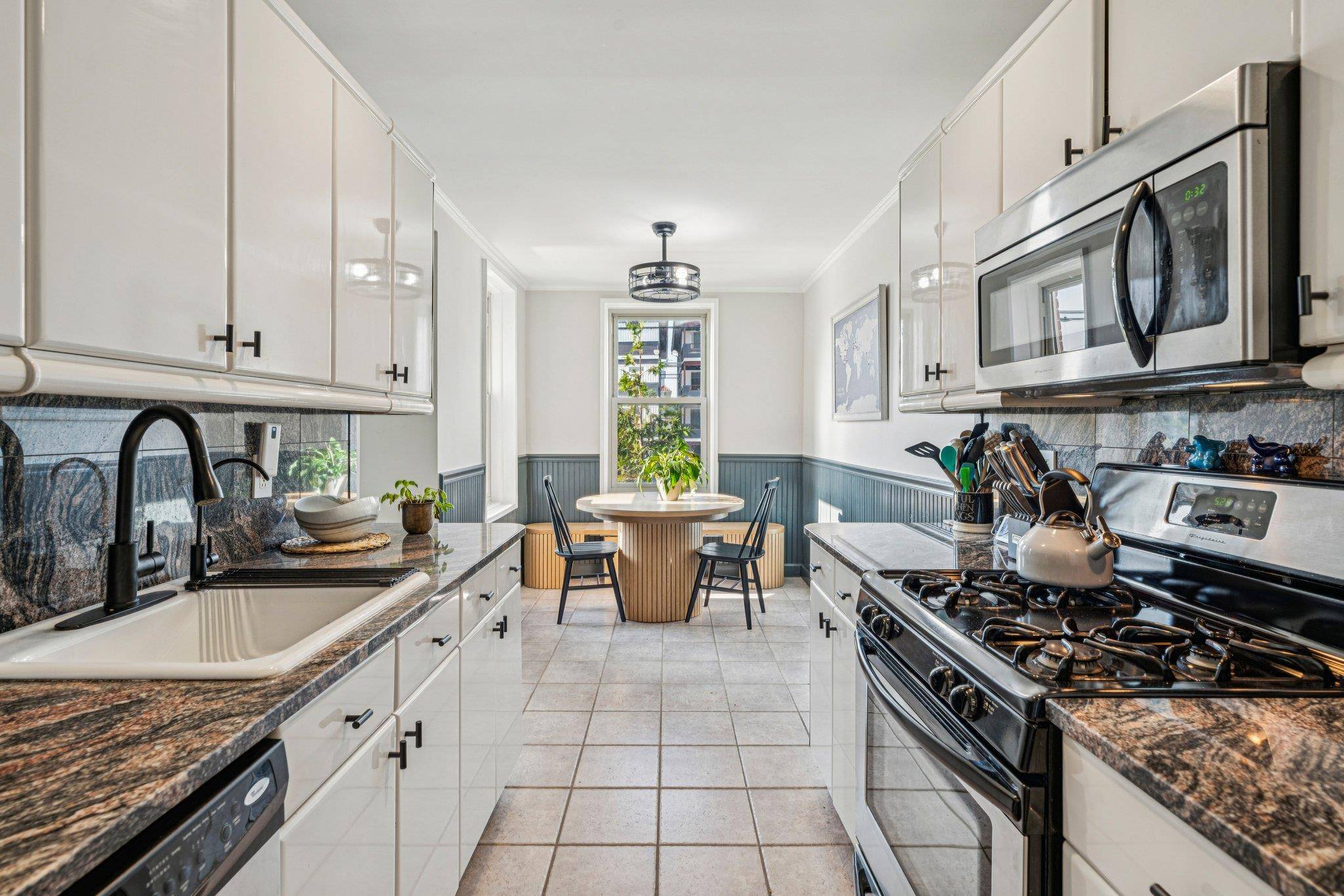 560 W Broadway #1G, Long Beach, NY 11561