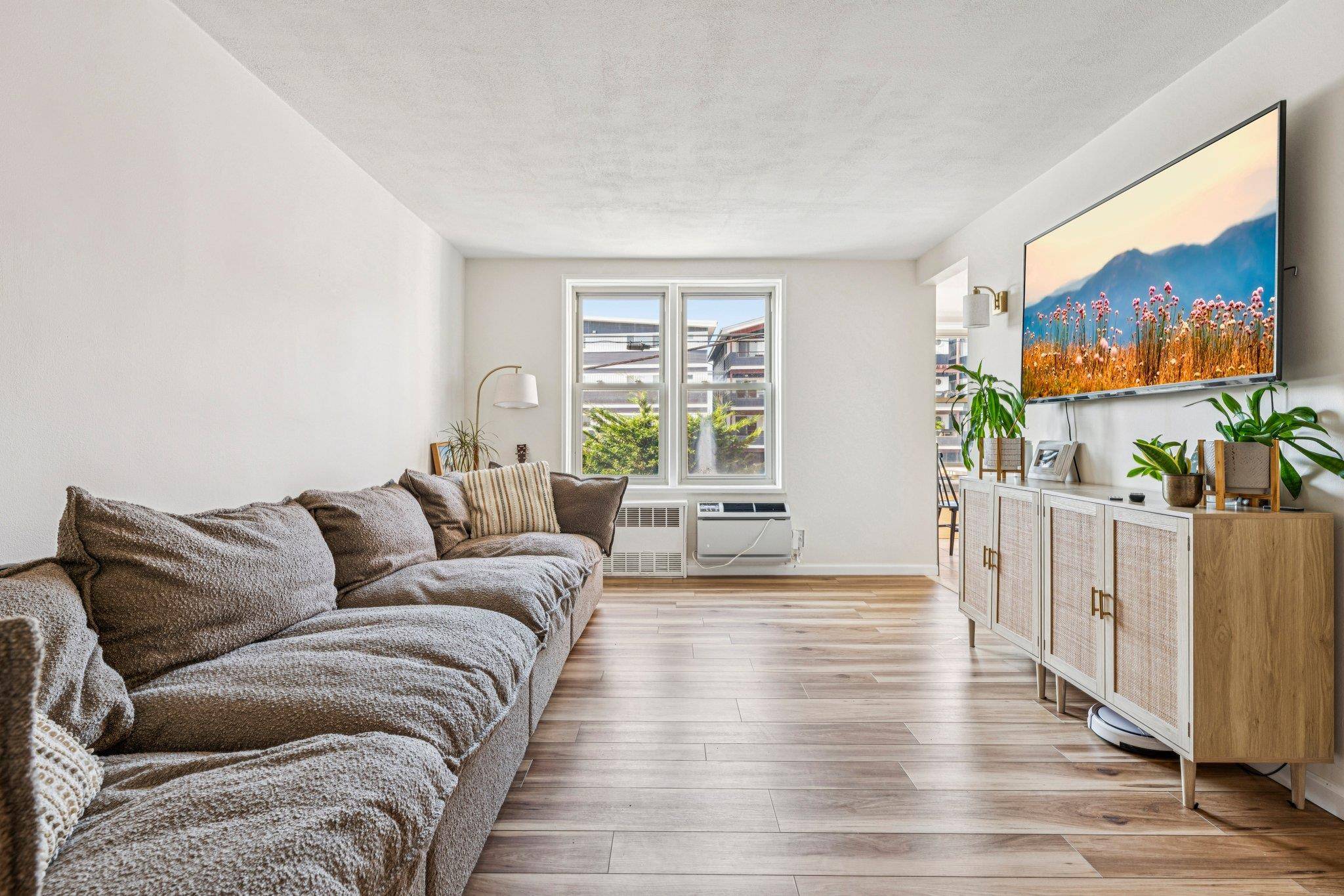 560 W Broadway #1G, Long Beach, NY 11561