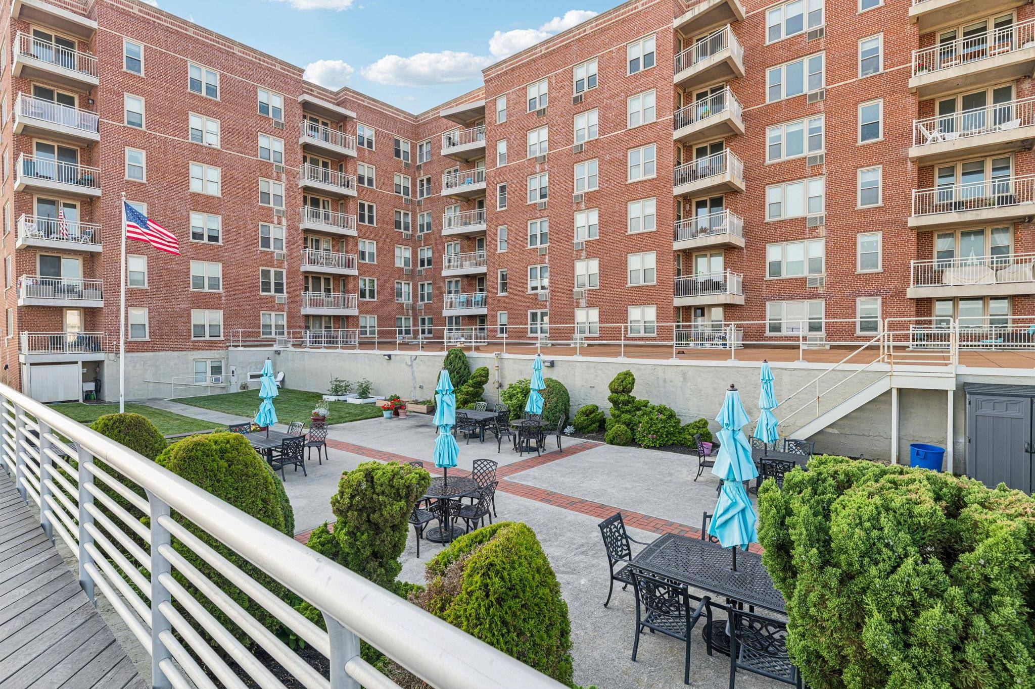 560 W Broadway #1G, Long Beach, NY 11561
