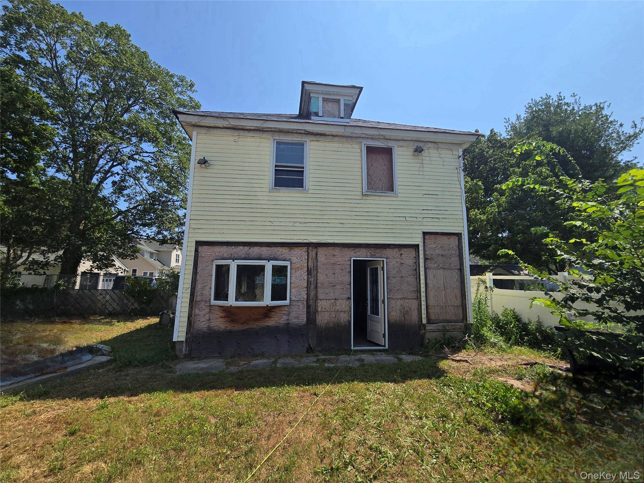 31 Union Ave, Patchogue, NY 11772