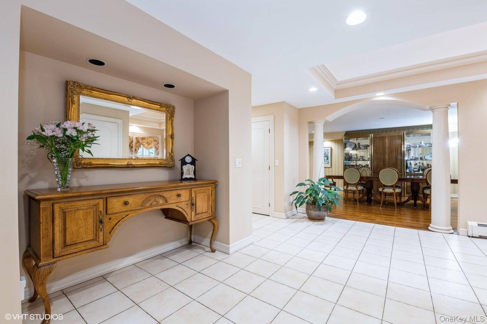835 Barberry LN, Woodsburgh, NY 11598