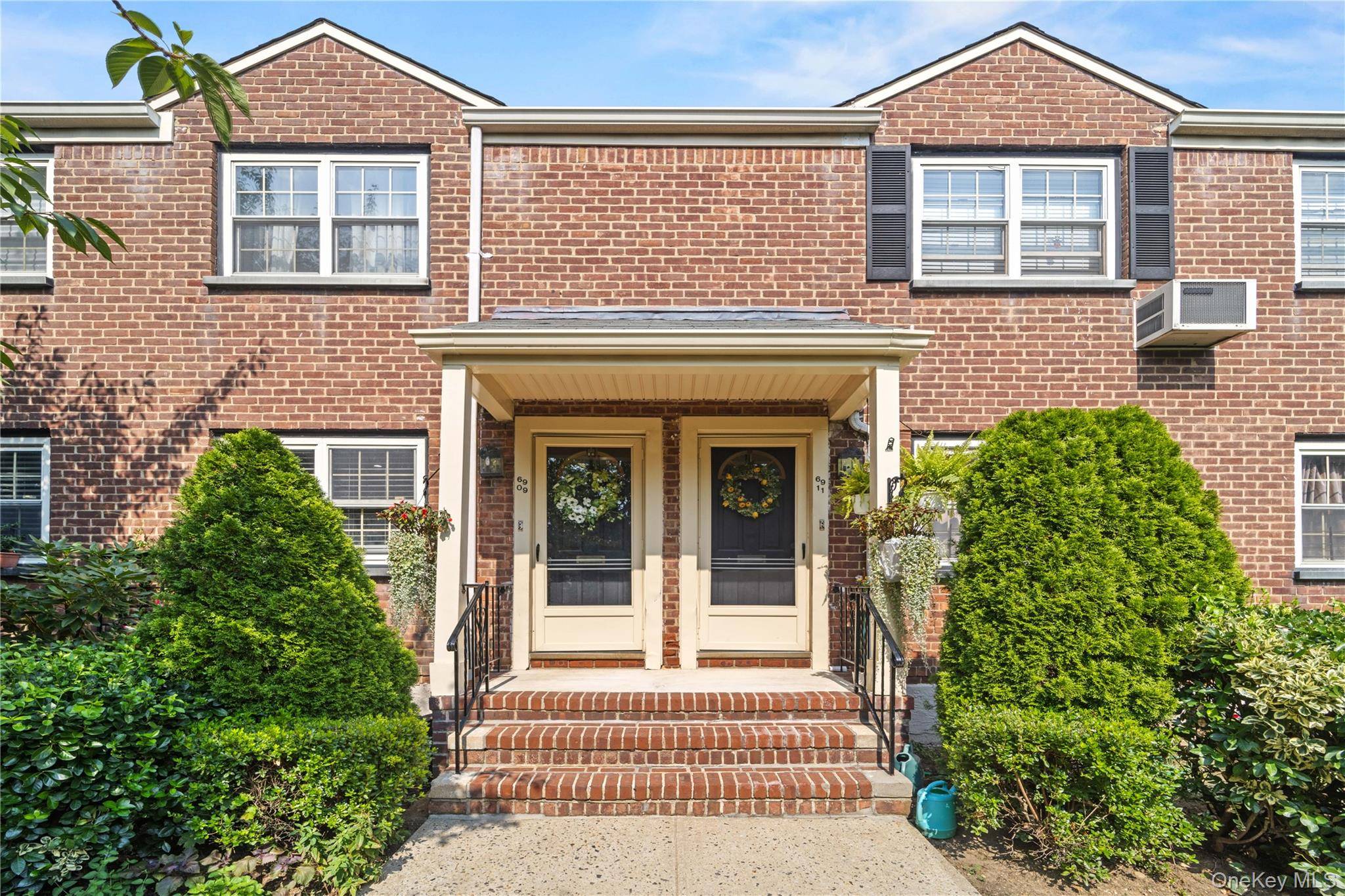 69-09 215th ST #Lower 1, Bayside, NY 11364