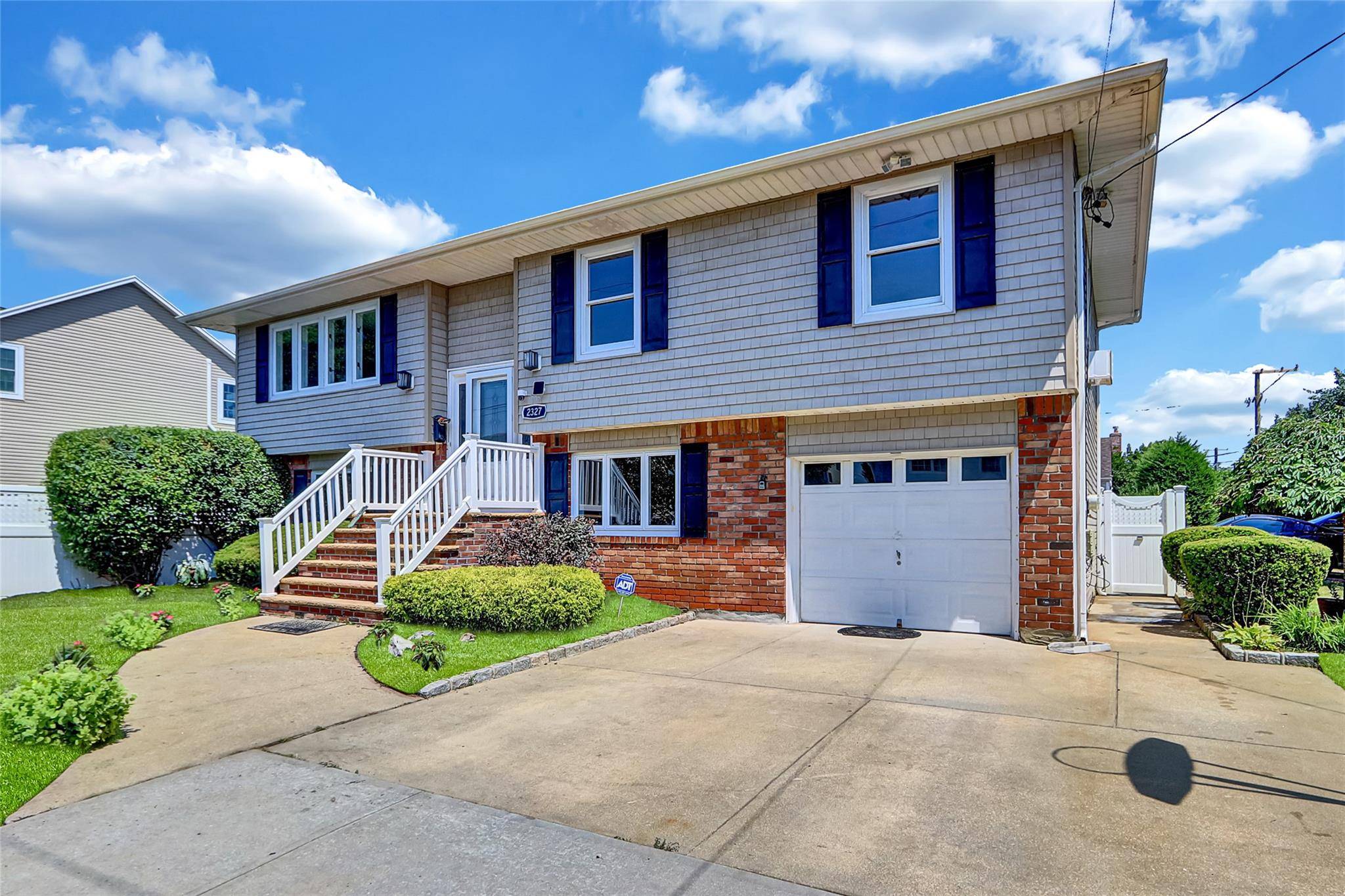 2327 Mattituck AVE, Seaford, NY 11783