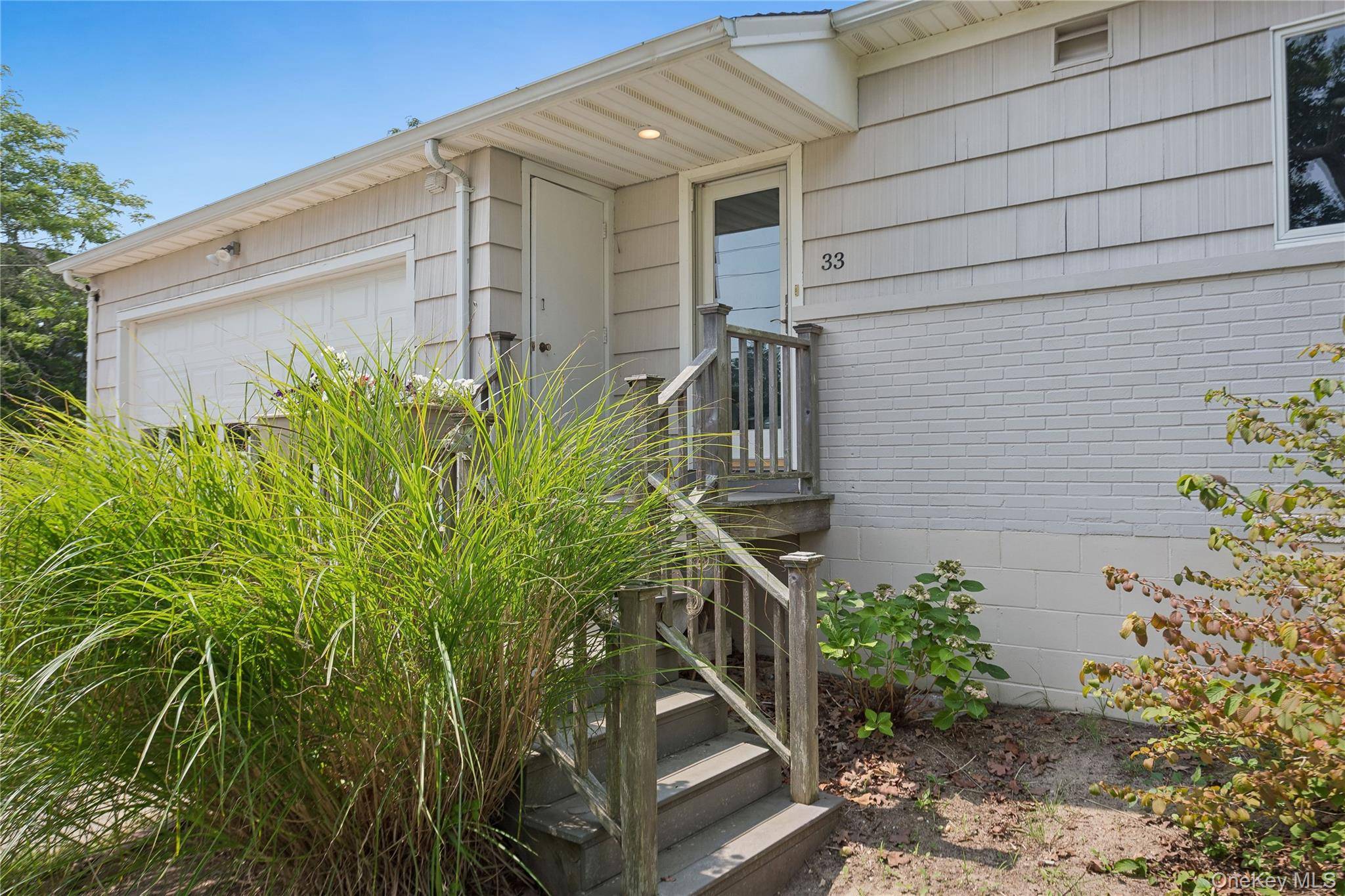 33 Beach RD, Laurel, NY 11948
