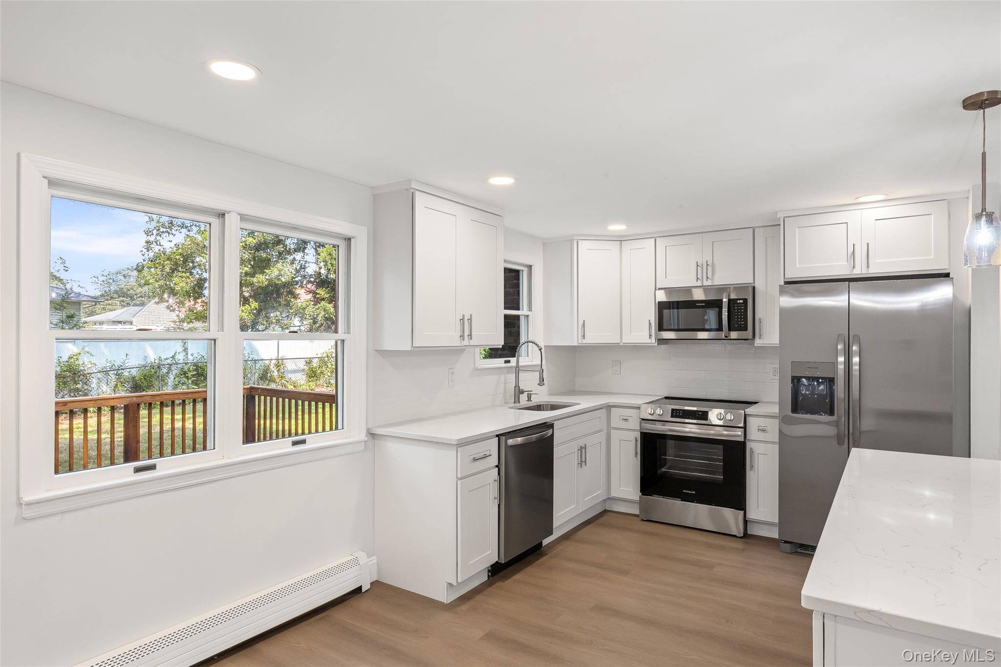 4991 Express DR, Lake Ronkonkoma, NY 11779