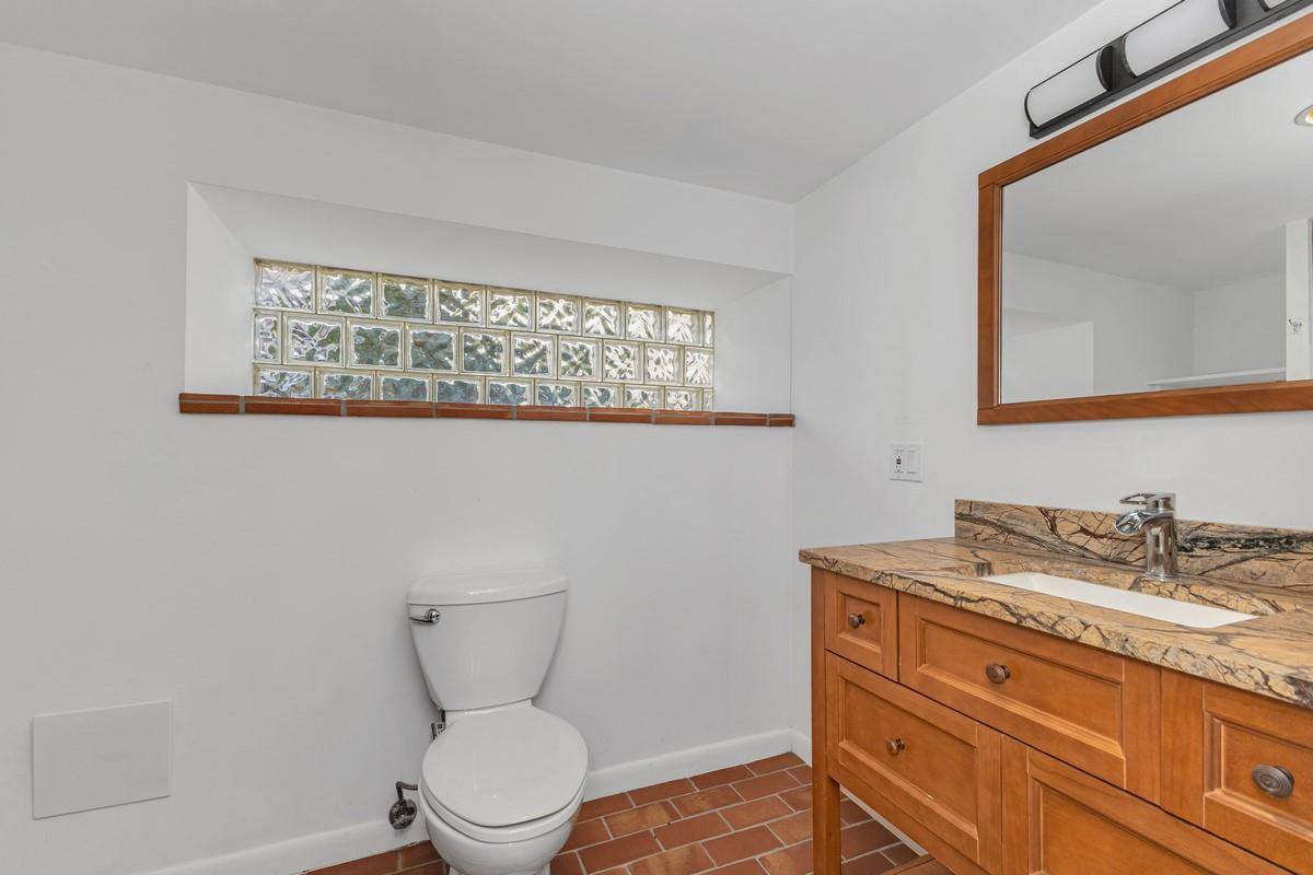 825 E 230th ST, Bronx, NY 10466