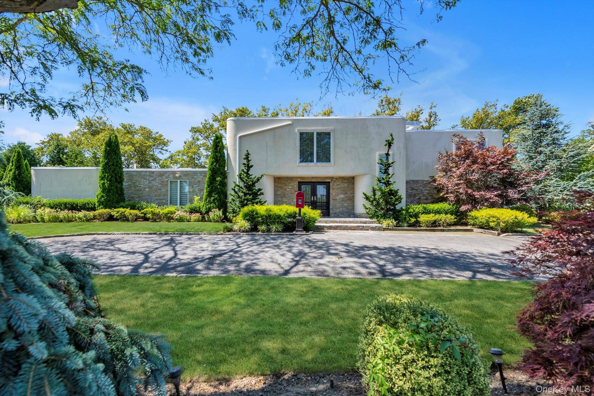 10 Macy DR, Hewlett Bay Park, NY 11557