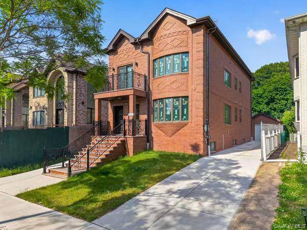 6973 229th ST, Oakland Gardens, NY 11364