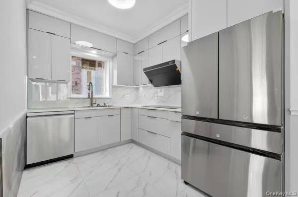 6973 229th ST, Oakland Gardens, NY 11364
