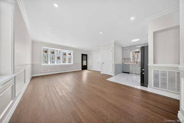 6973 229th ST, Oakland Gardens, NY 11364