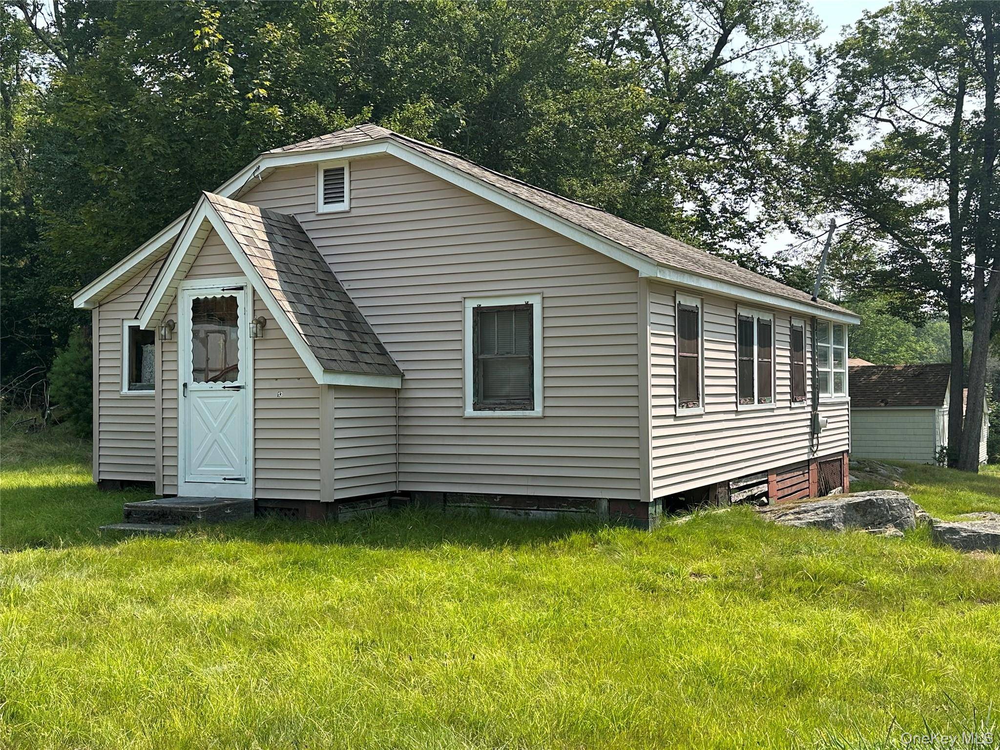 13 E Pierce AVE, Smallwood, NY 12720
