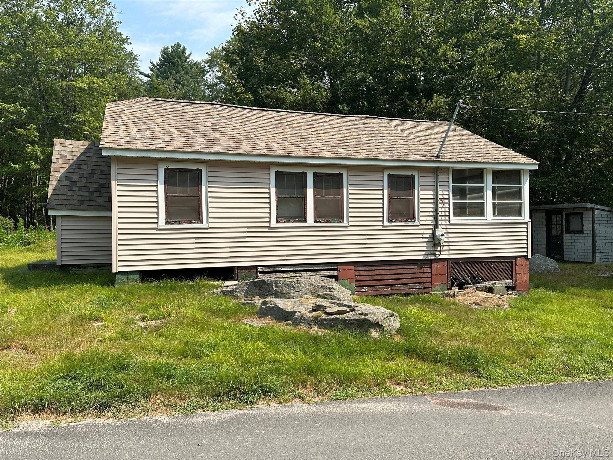 13 E Pierce AVE, Smallwood, NY 12720