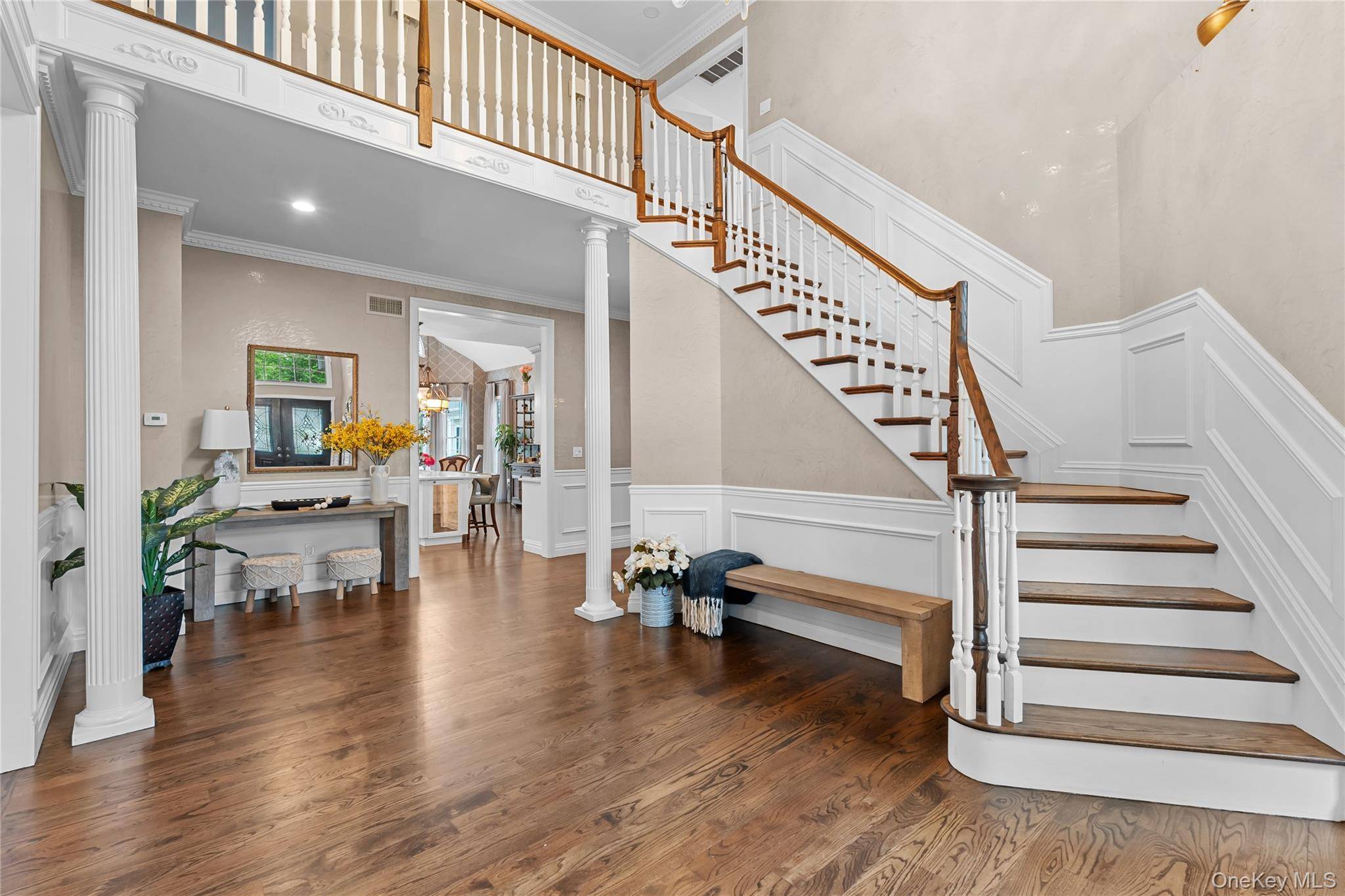 11 Crick Holly LN, East Islip, NY 11730