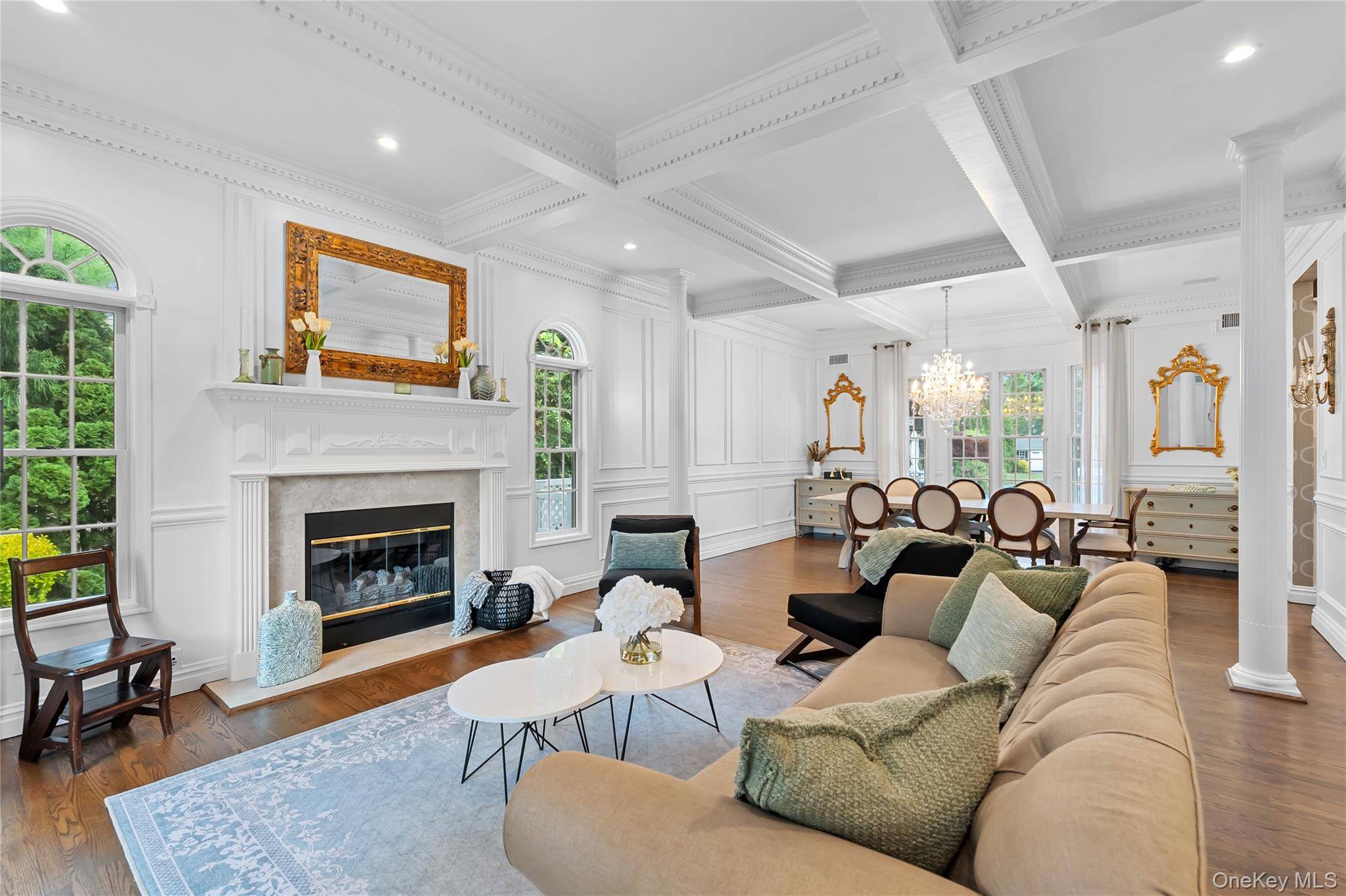 11 Crick Holly LN, East Islip, NY 11730