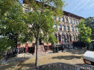 327 Vernon AVE, Brooklyn, NY 11206