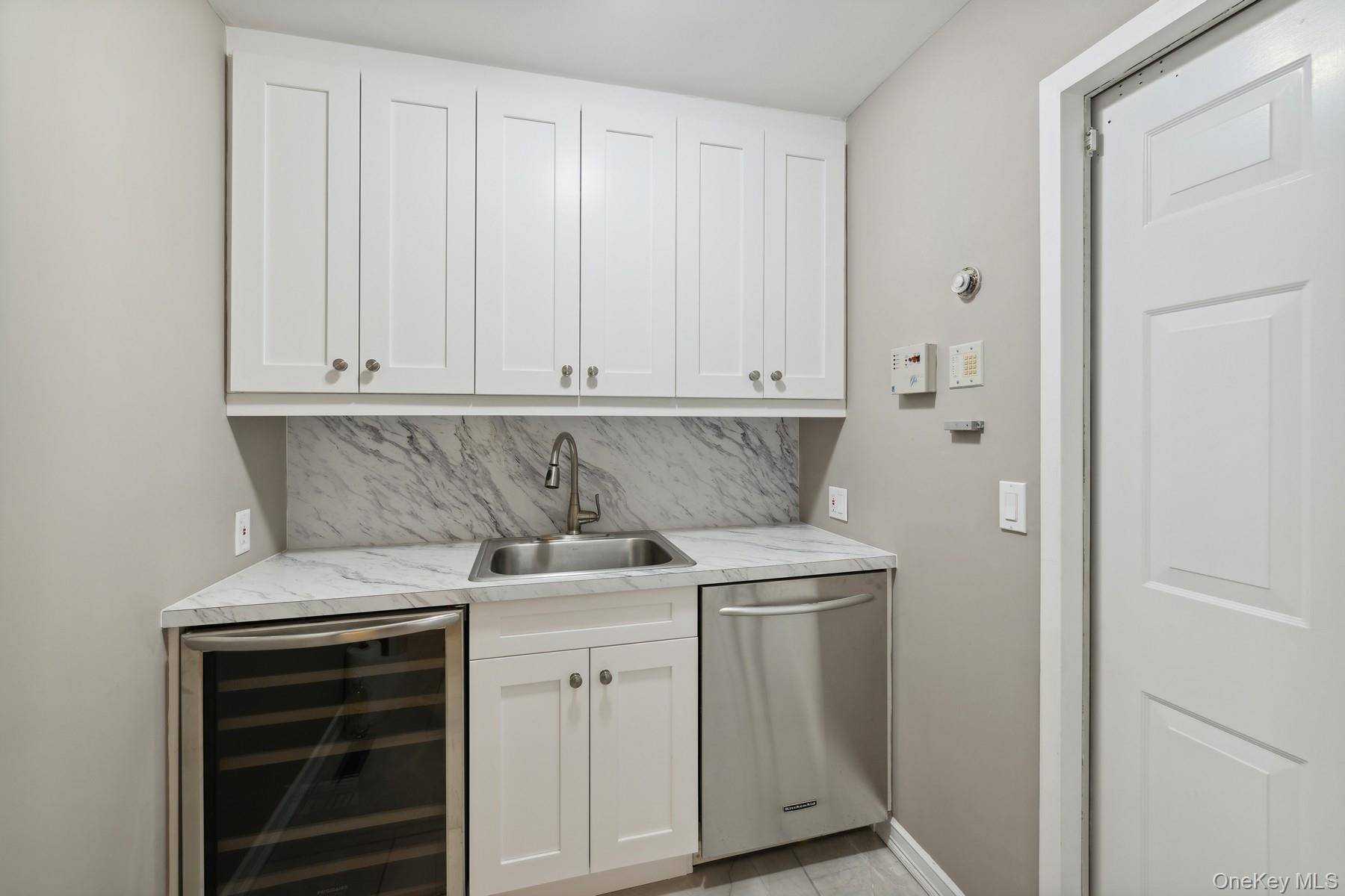 62 Beach LN, Westhampton Beach, NY 11978