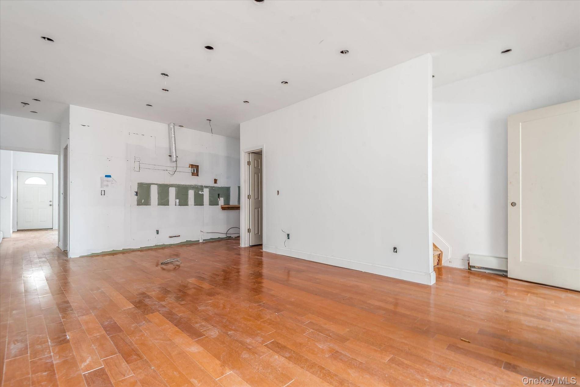 1142 Welling CT, Astoria, NY 11102