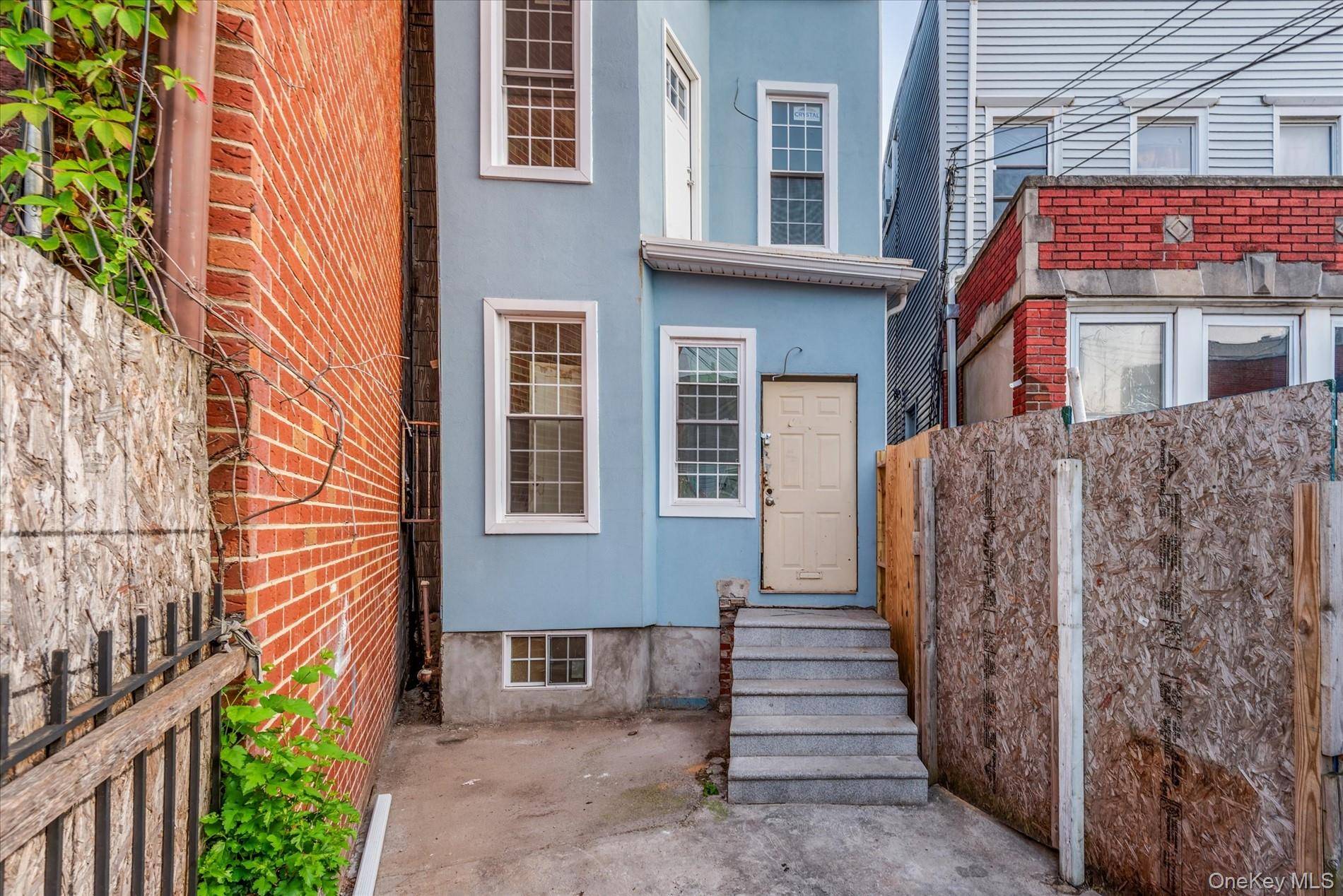 1142 Welling CT, Astoria, NY 11102