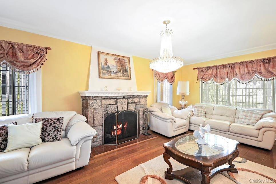 32 Parkway CIR, Mount Vernon, NY 10552