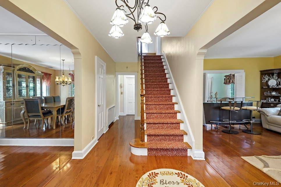 32 Parkway CIR, Mount Vernon, NY 10552