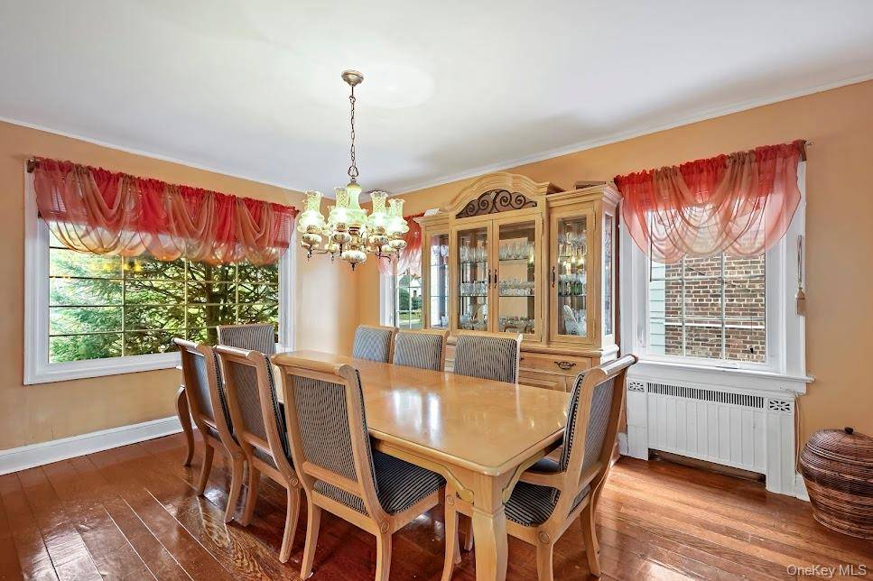32 Parkway CIR, Mount Vernon, NY 10552