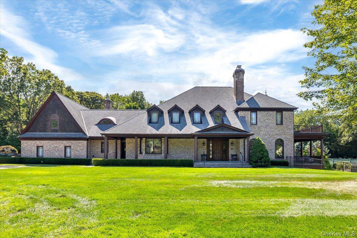 2 Sunset DR, Head Of The Harbor, NY 11780