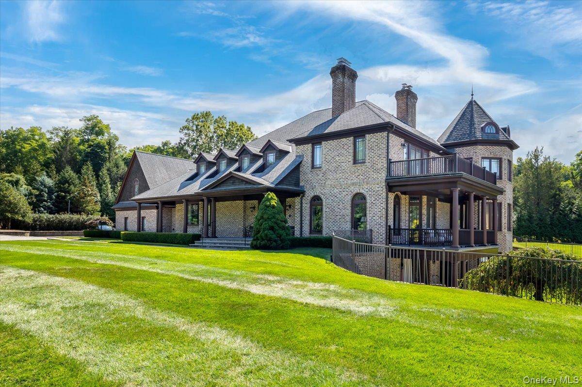 2 Sunset DR, Head Of The Harbor, NY 11780