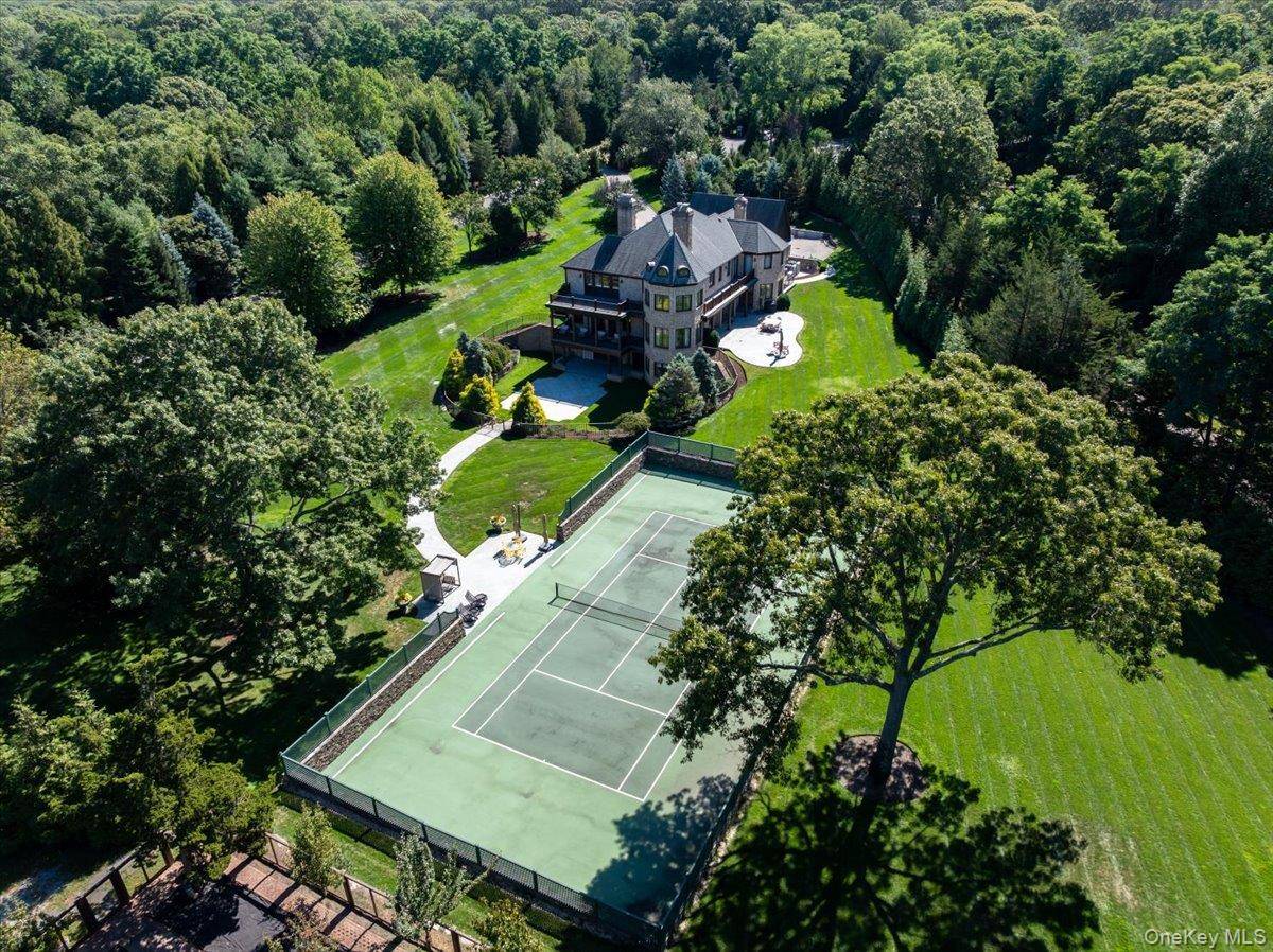2 Sunset DR, Head Of The Harbor, NY 11780