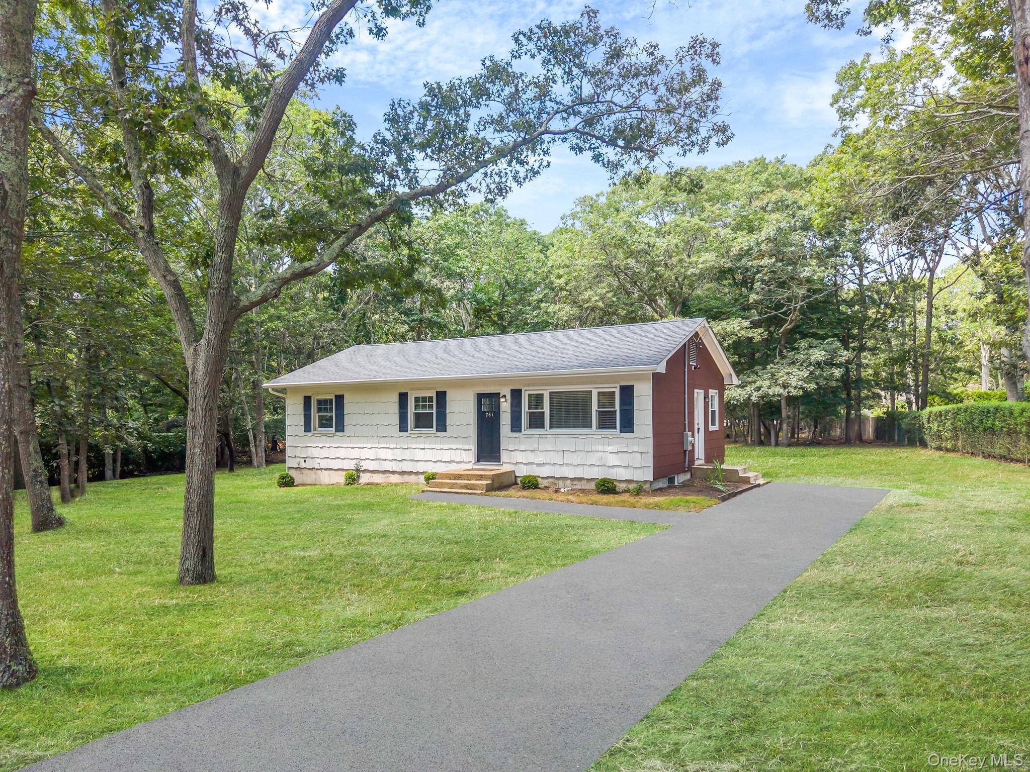 267 Accabonac RD, East Hampton, NY 11937