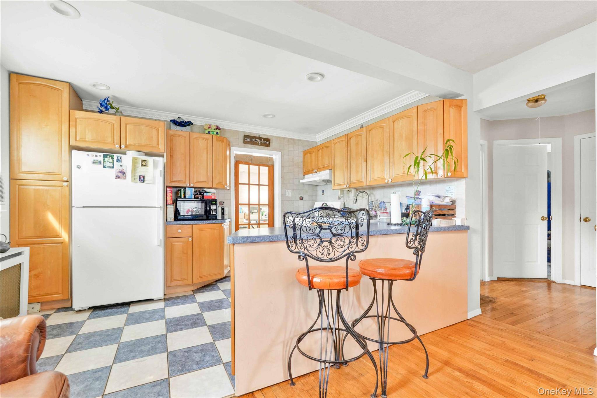 2347 Roosevelt AVE, East Meadow, NY 11554