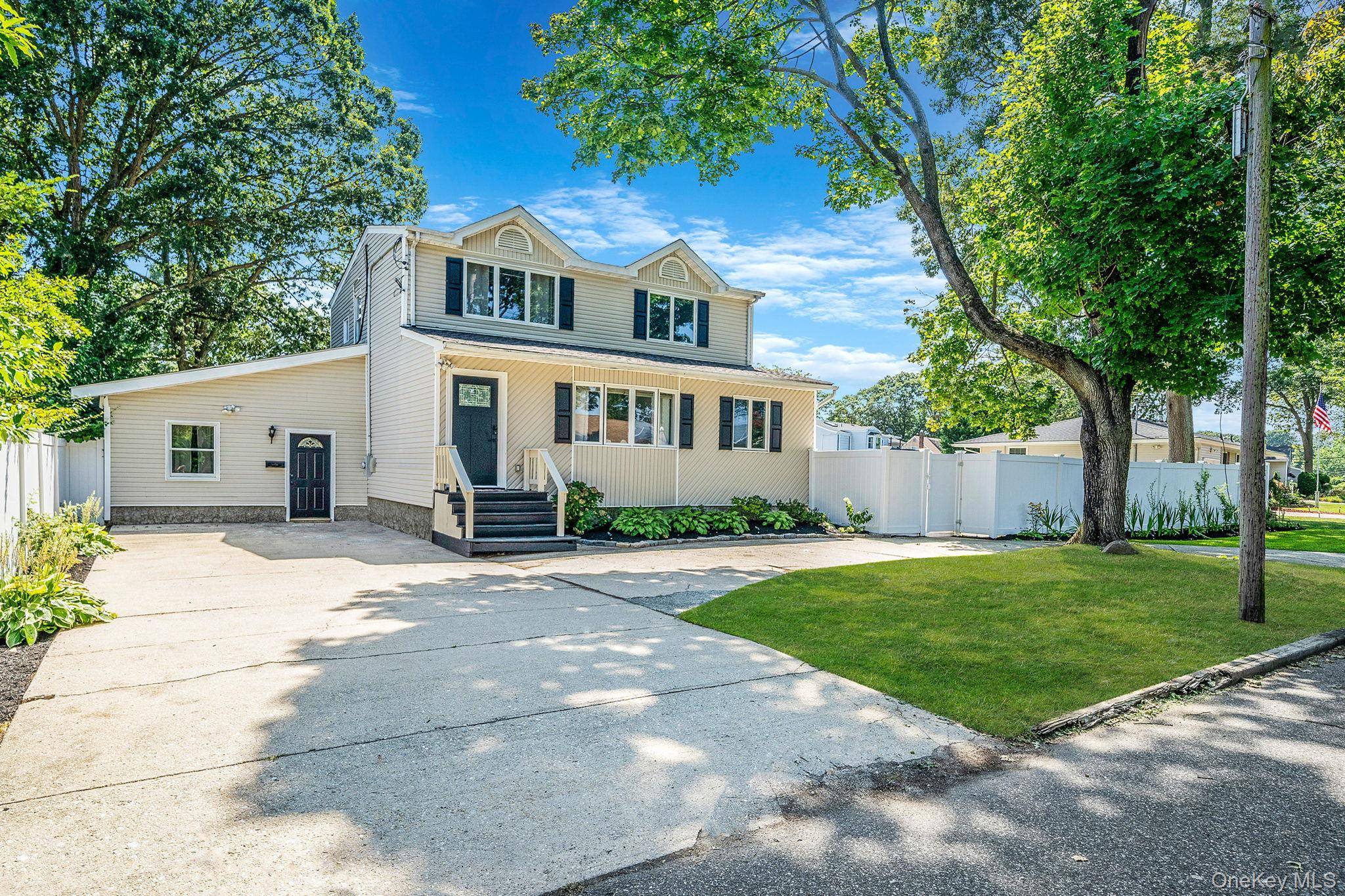 10 Roy AVE, West Islip, NY 11795