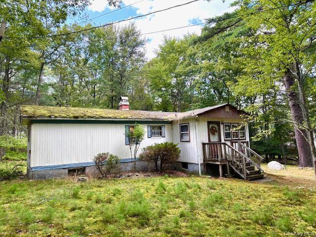 8 Anna DR, Glen Spey, NY 12737
