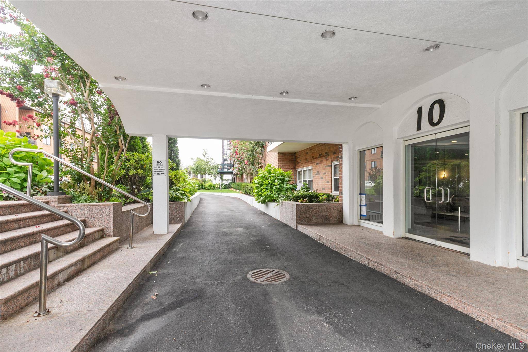 10 Ipswich AVE #Apt. 3I, Great Neck, NY 11021