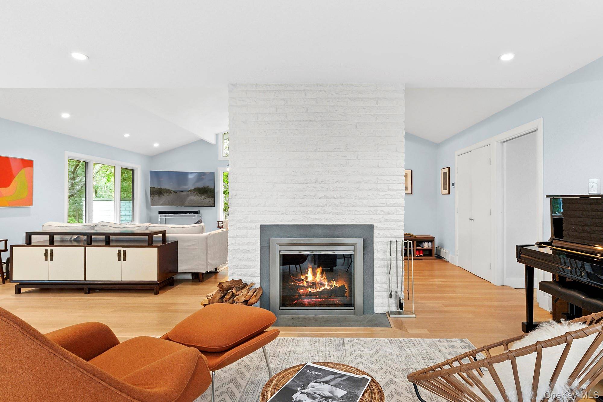 2723 Deerfield RD, Southampton, NY 11963