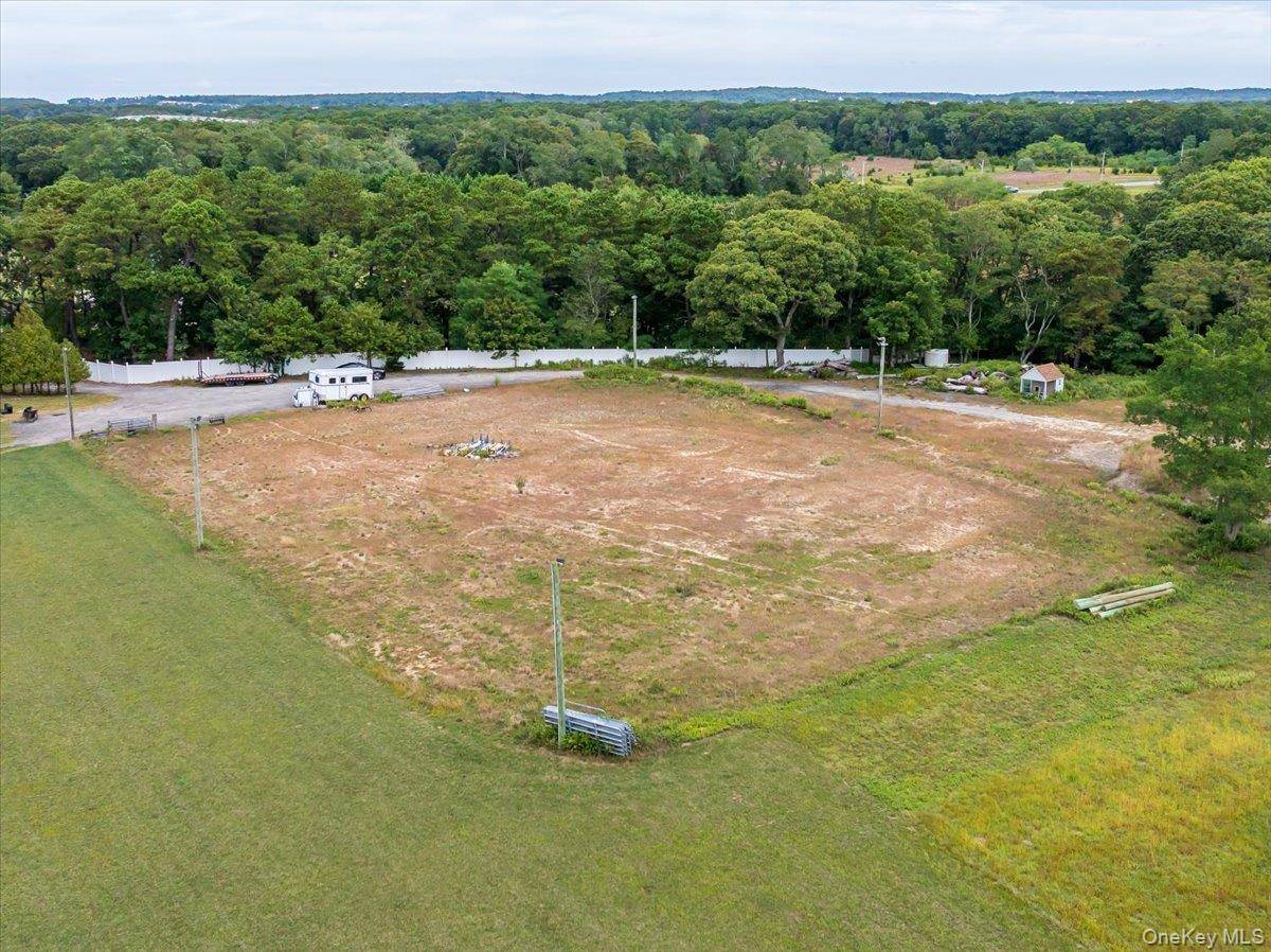 1535 Middle RD, Calverton, NY 11933