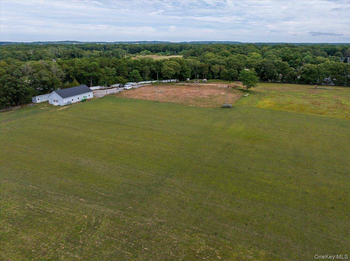 1535 Middle RD, Calverton, NY 11933