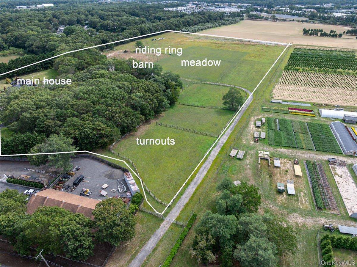 1535 Middle RD, Calverton, NY 11933