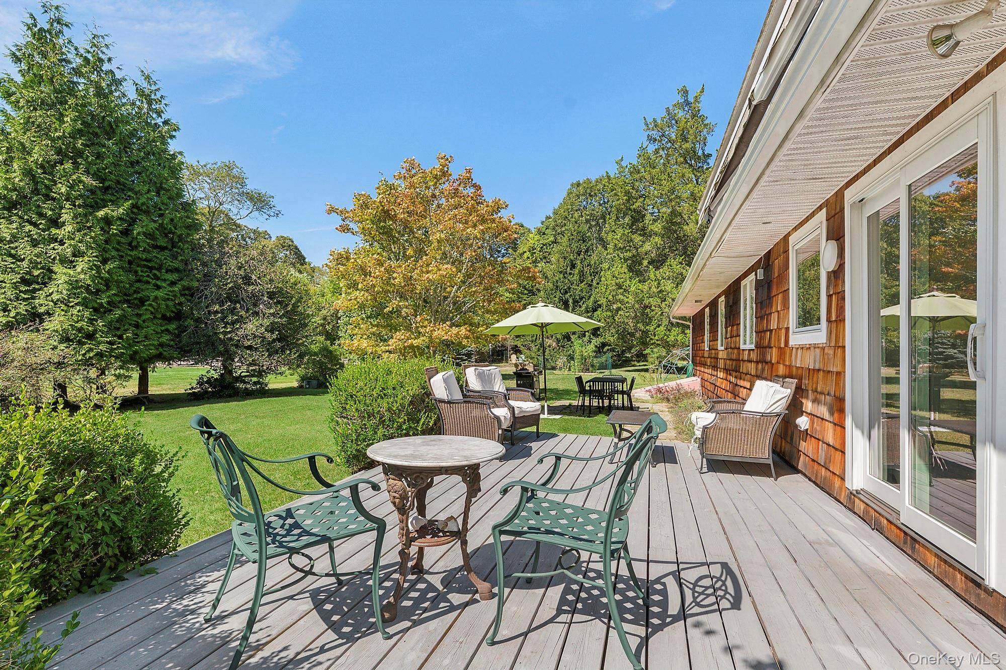 35 Bayberry LN, Sag Harbor, NY 11963