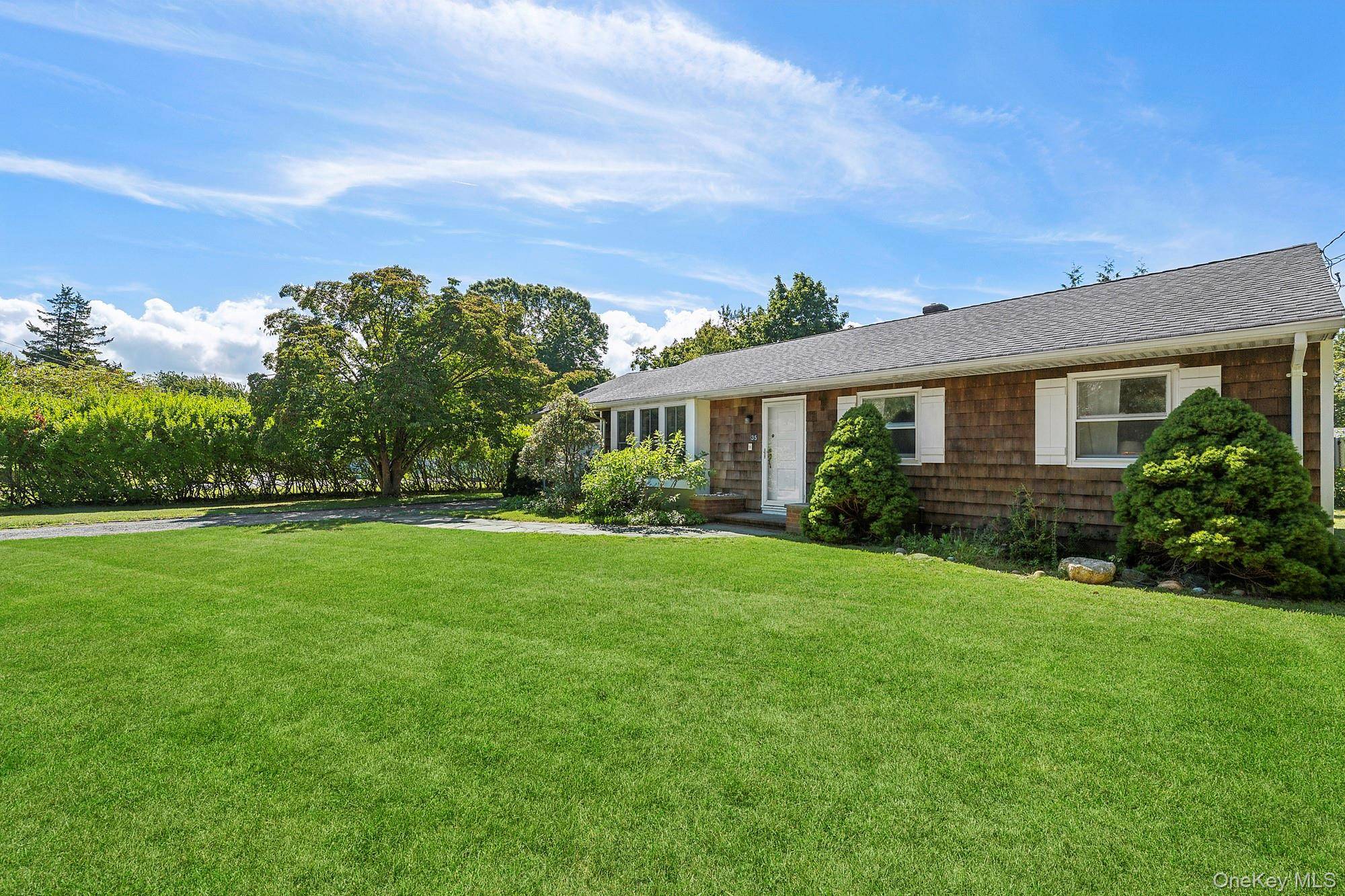 35 Bayberry LN, Sag Harbor, NY 11963