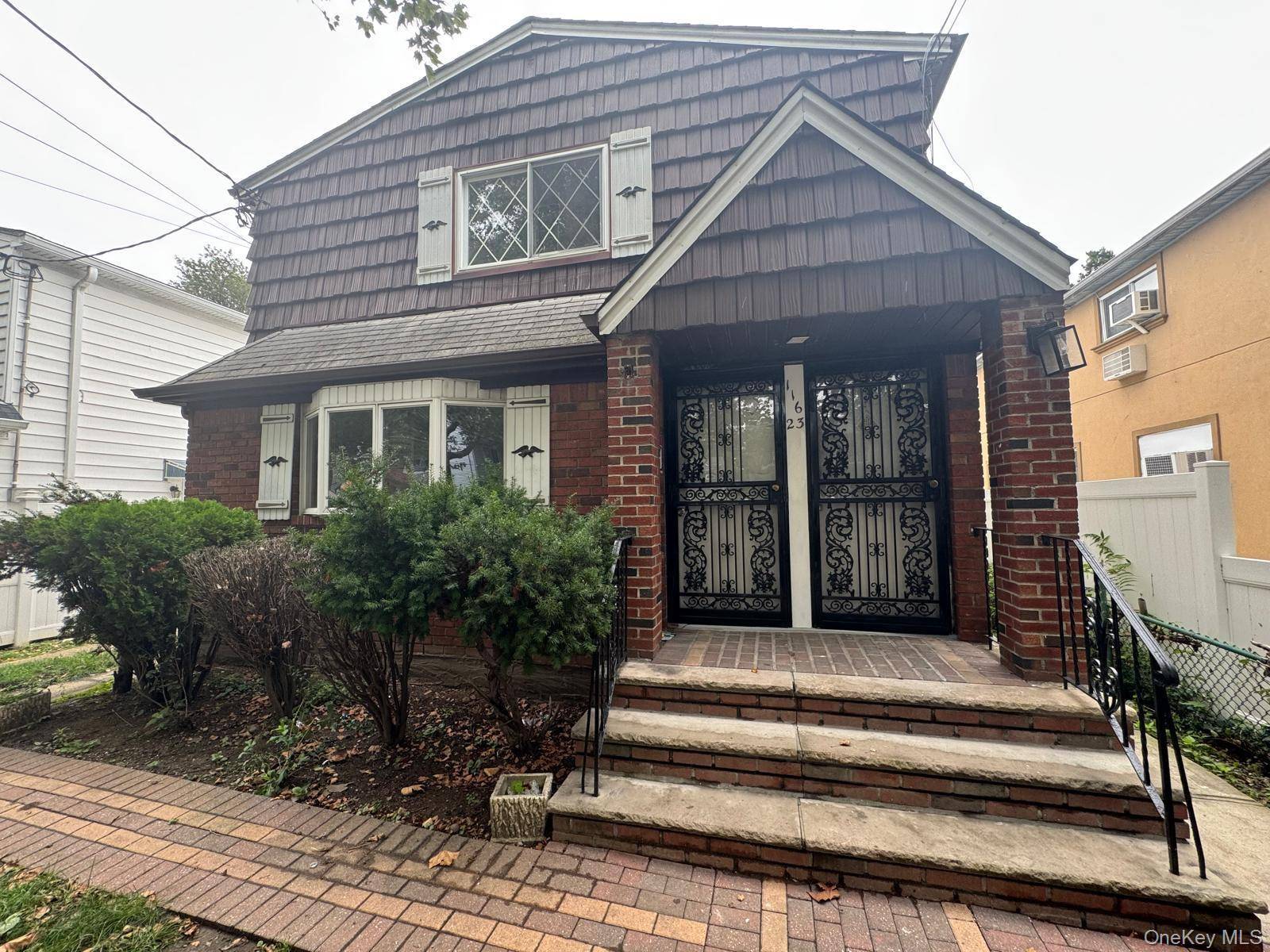 11623 Inwood ST, Hollis, NY 11436