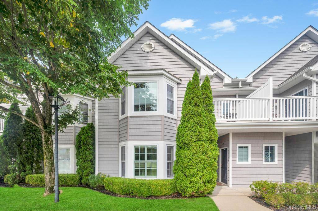 305 Okeefe CT, Oakdale, NY 11769