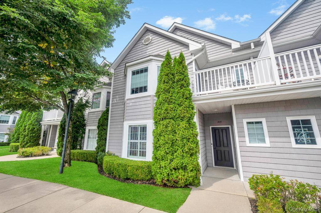 305 Okeefe CT, Oakdale, NY 11769
