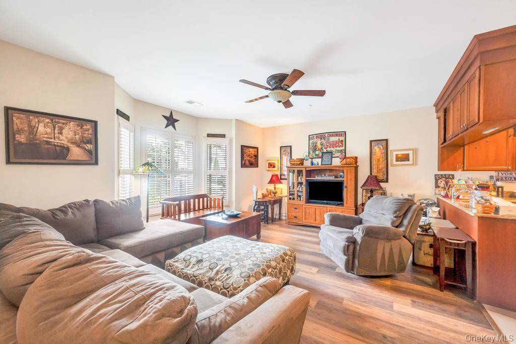 305 Okeefe CT, Oakdale, NY 11769