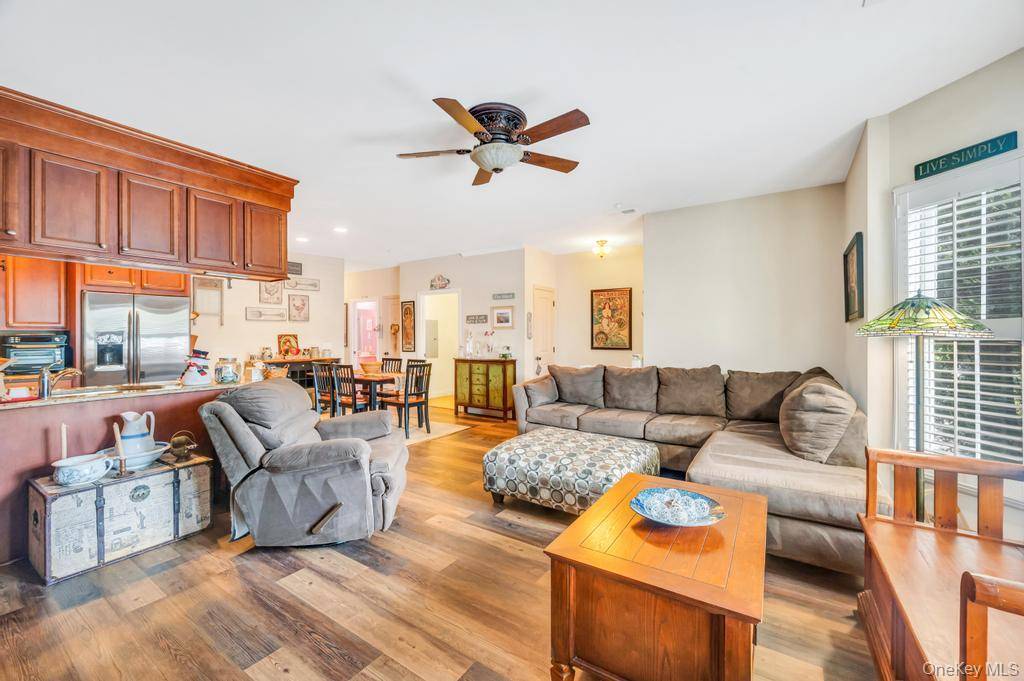 305 Okeefe CT, Oakdale, NY 11769