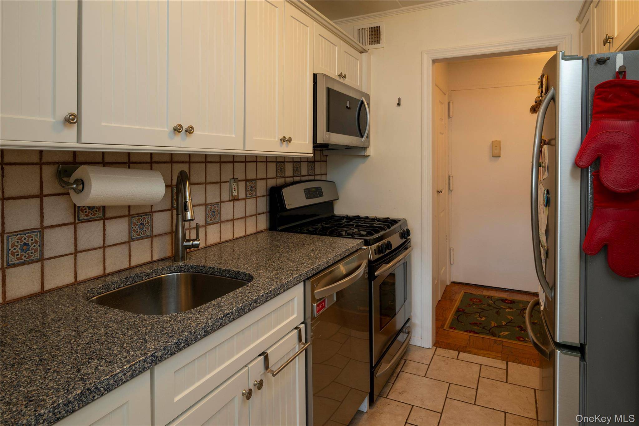 200 Diplomat DR #8B, Mount Kisco, NY 10549